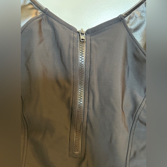 Aqua Green Women’s Zipper Front Black One-Piece Swimsuit Size: XL - Picture 2 of 7